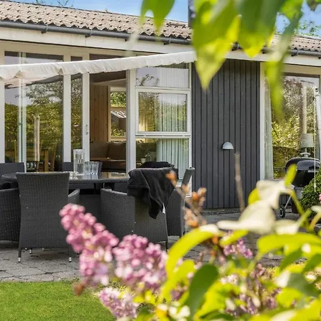 Stunning In With Kitchen Holiday home *