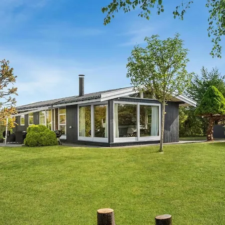Stunning In With Kitchen Holiday home *
