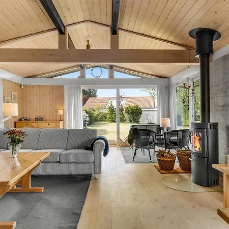 Beautiful In Casa de Férias Dronningmølle